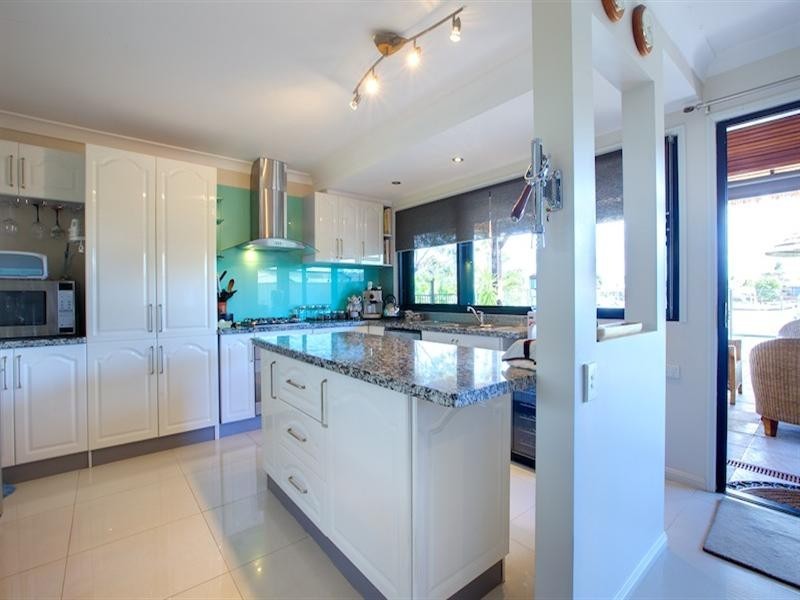 6 Namatjira Street, Paradise Point QLD 4216