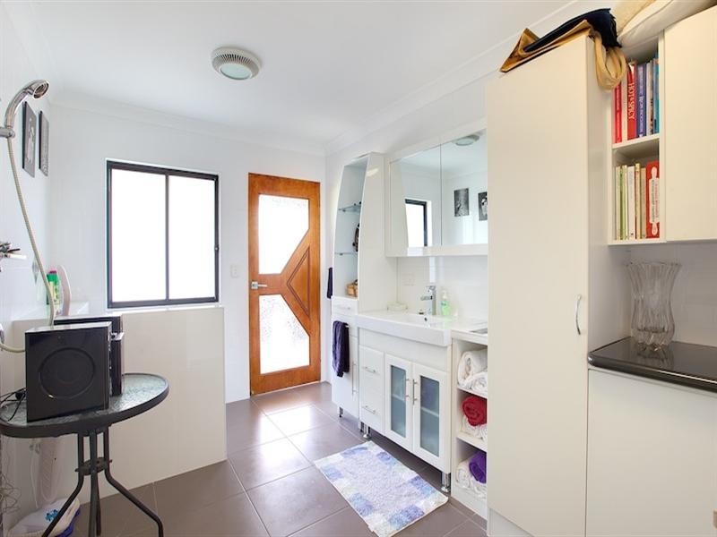 6 Namatjira Street, Paradise Point QLD 4216