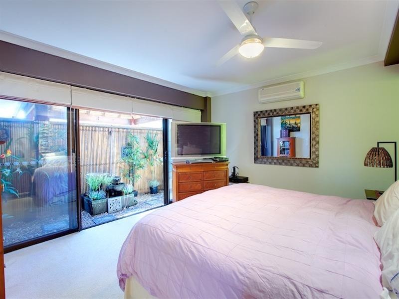 6 Namatjira Street, Paradise Point QLD 4216
