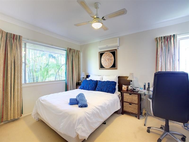 6 Namatjira Street, Paradise Point QLD 4216