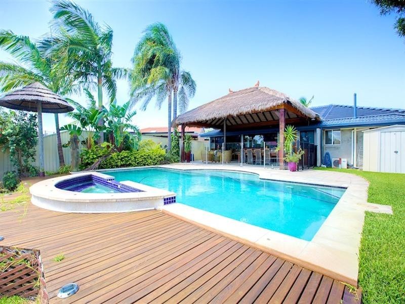 6 Namatjira Street, Paradise Point QLD 4216