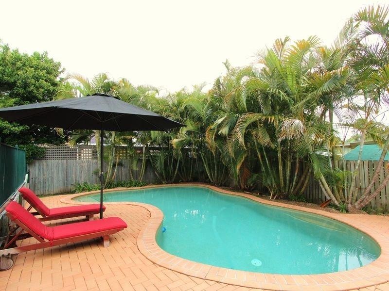 16 Coombe Avenue, Hope Island QLD 4212