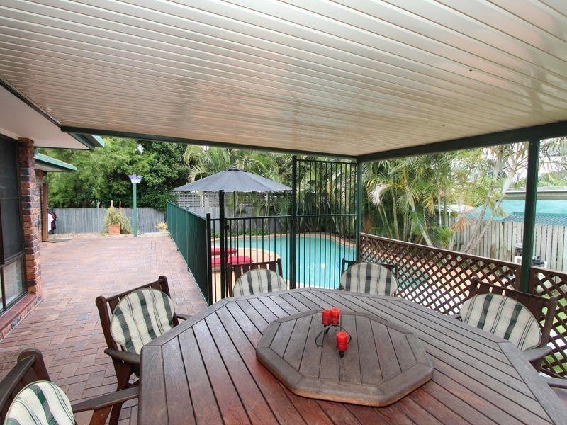 16 Coombe Avenue, Hope Island QLD 4212