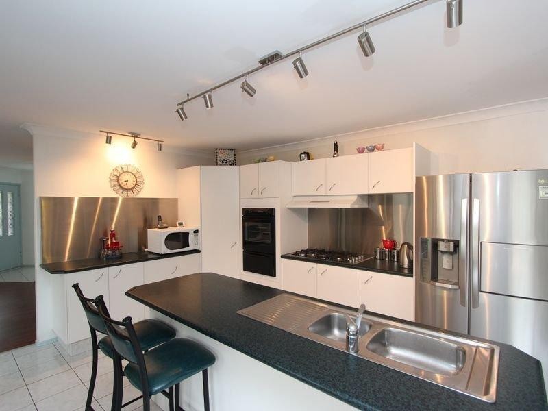 16 Coombe Avenue, Hope Island QLD 4212