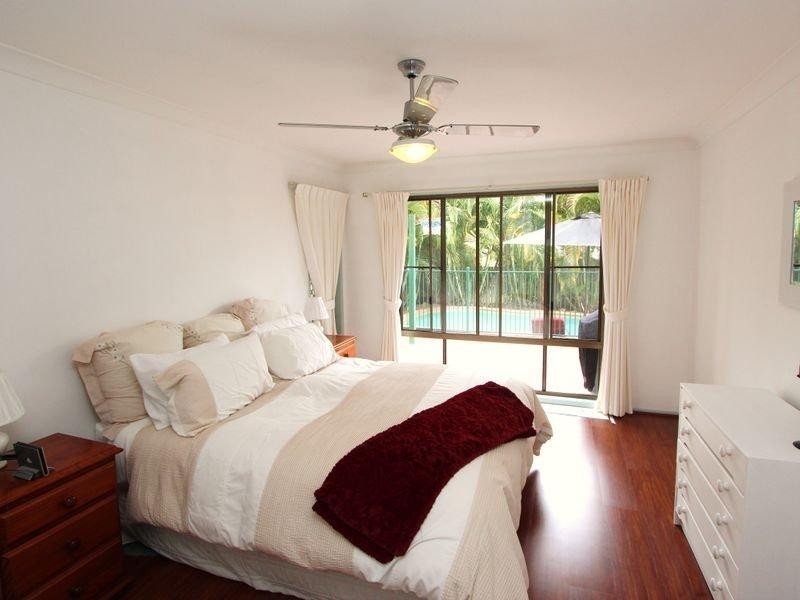 16 Coombe Avenue, Hope Island QLD 4212