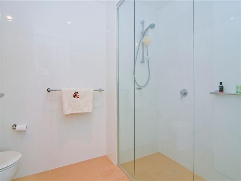 5204/323 Bayview Street, Hollywell QLD 4216