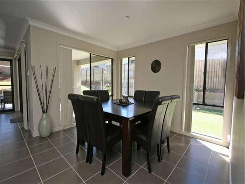30 Hawkesbury Avenue, Pacific Pines QLD 4211
