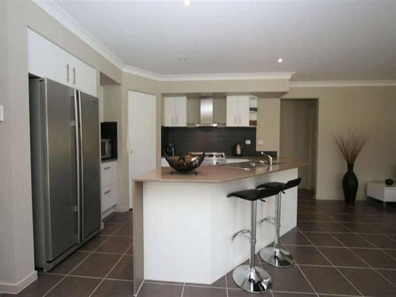 30 Hawkesbury Avenue, Pacific Pines QLD 4211