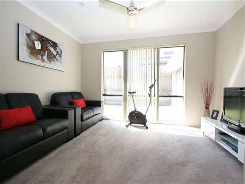 30 Hawkesbury Avenue, Pacific Pines QLD 4211