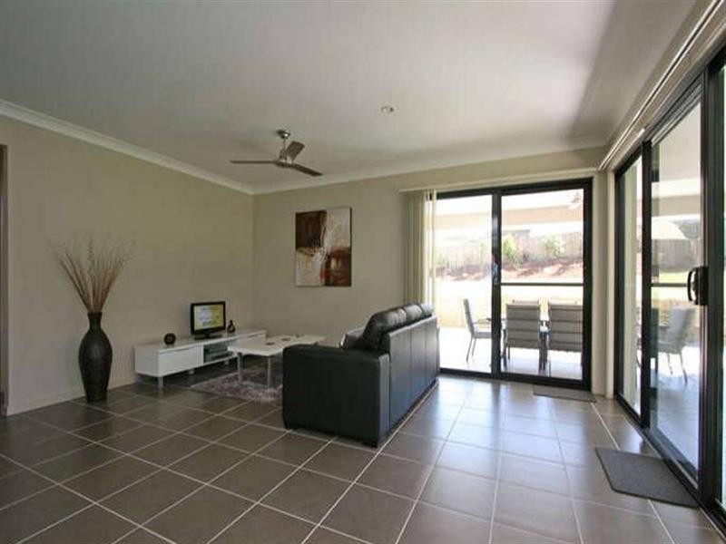 30 Hawkesbury Avenue, Pacific Pines QLD 4211