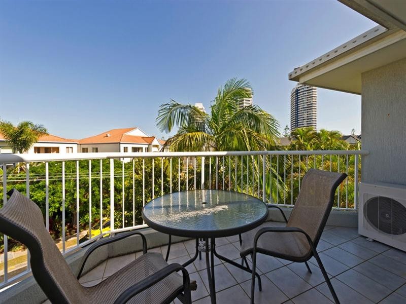 11/4 Madang Crescent, Runaway Bay QLD 4216