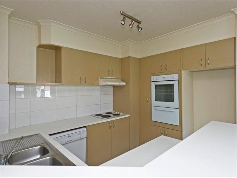 11/4 Madang Crescent, Runaway Bay QLD 4216