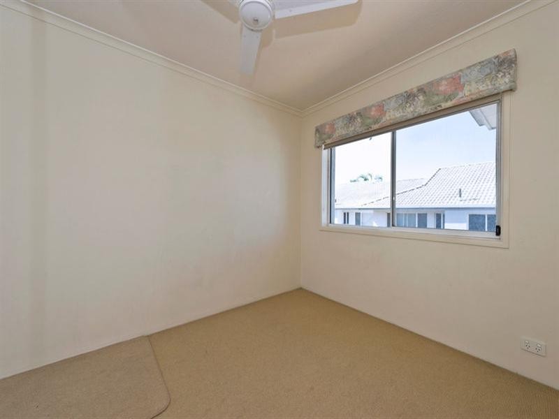 11/4 Madang Crescent, Runaway Bay QLD 4216