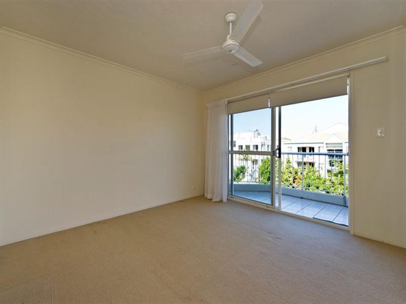 11/4 Madang Crescent, Runaway Bay QLD 4216