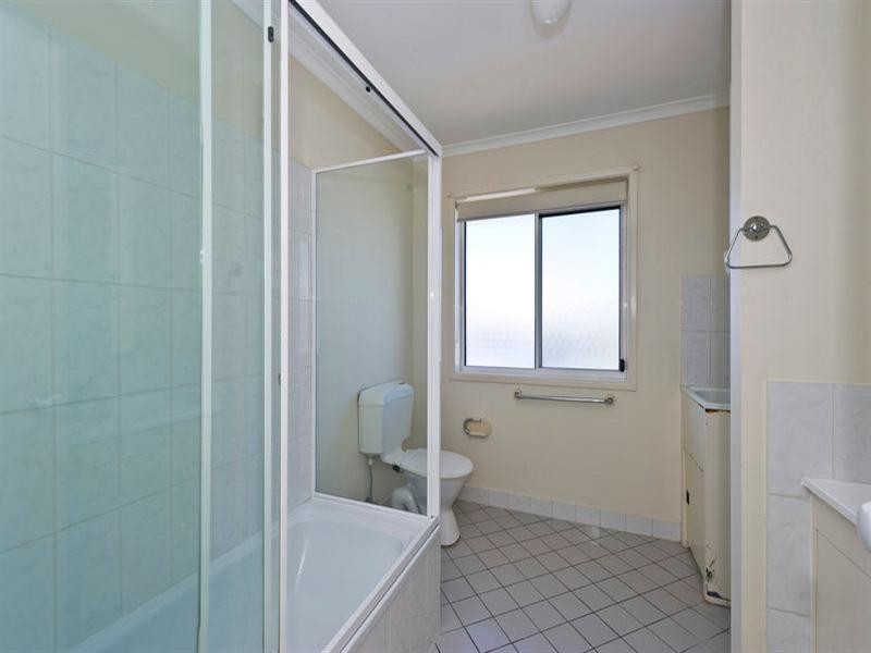 11/4 Madang Crescent, Runaway Bay QLD 4216