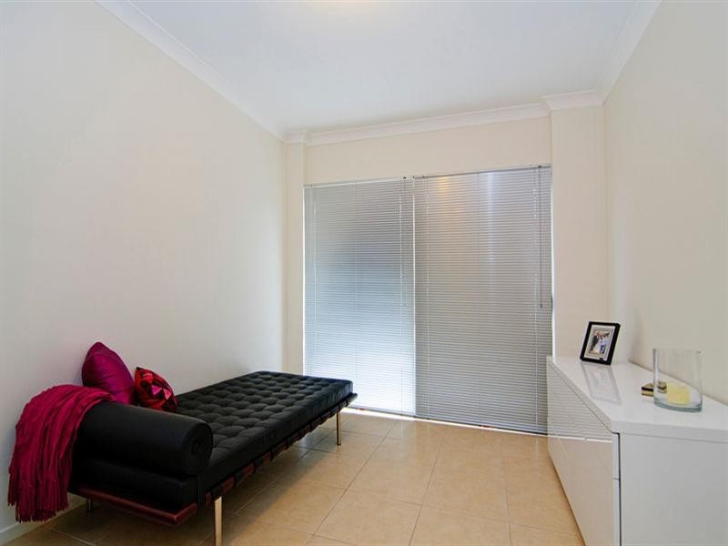 1/120 Oxley Drive, Paradise Point QLD 4216