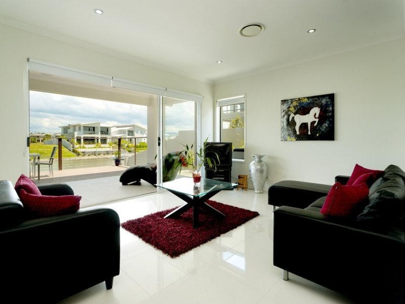 17 Harbourvue Court, Helensvale QLD 4212