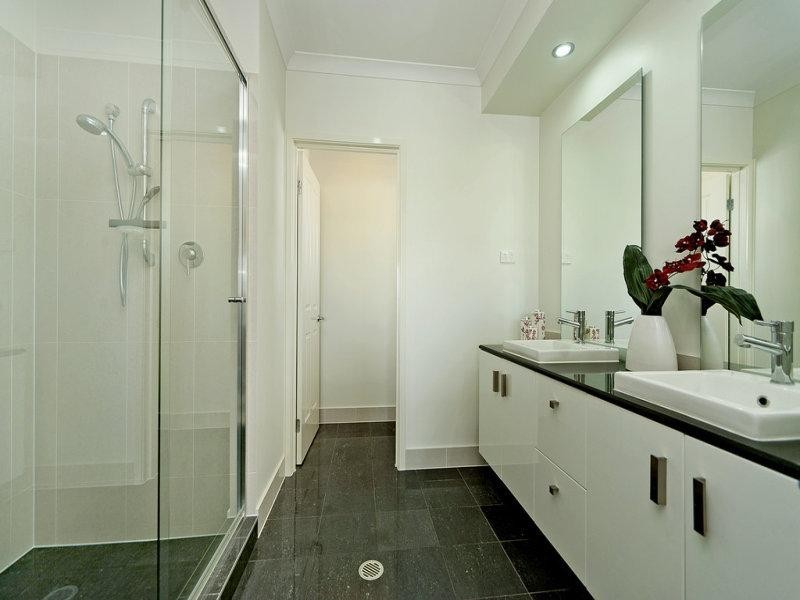 17 Harbourvue Court, Helensvale QLD 4212