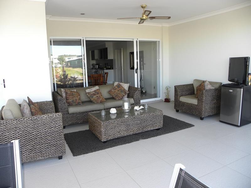 17 Harbourvue Court, Helensvale QLD 4212