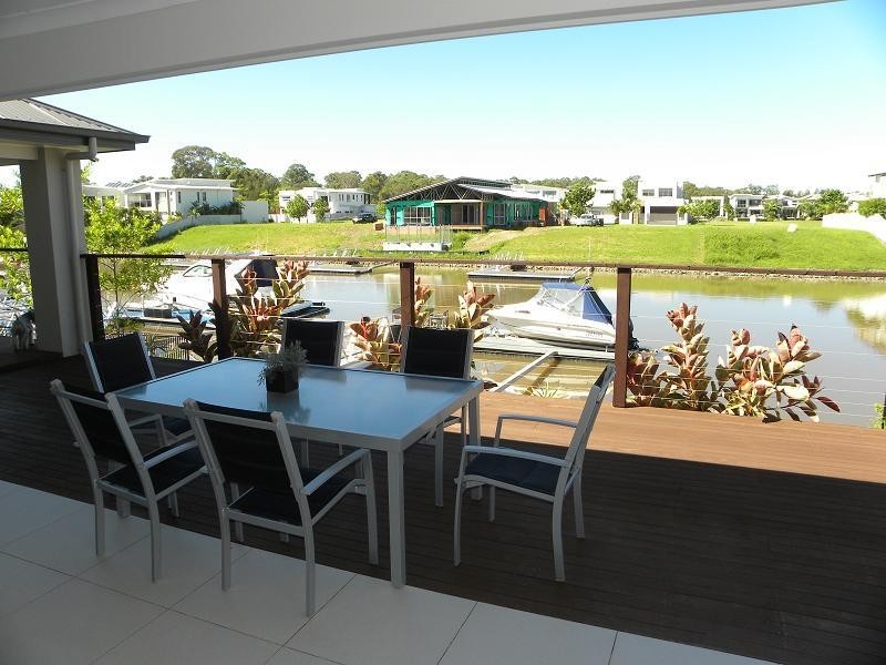 17 Harbourvue Court, Helensvale QLD 4212