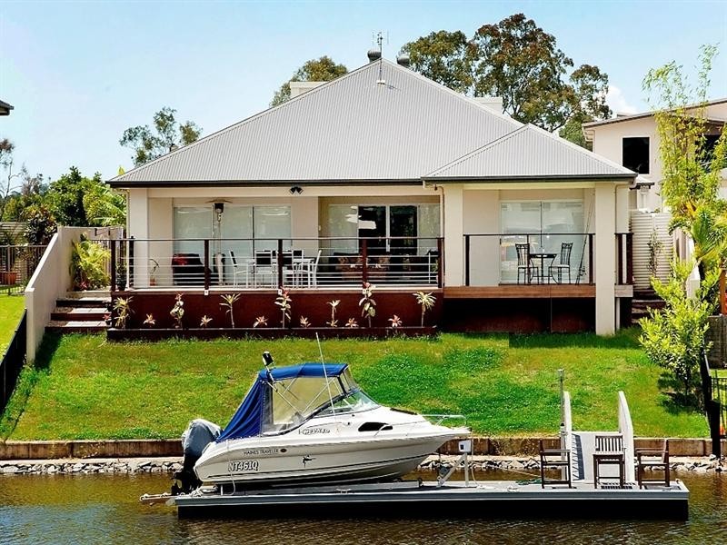 17 Harbourvue Court, Helensvale QLD 4212