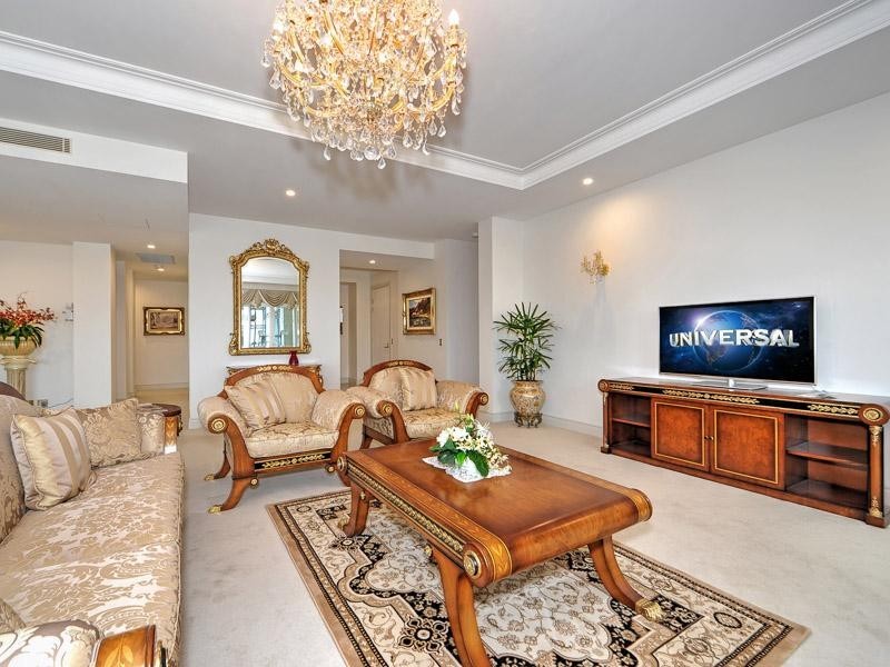 42-44 Brighton Parade, Southport QLD 4215