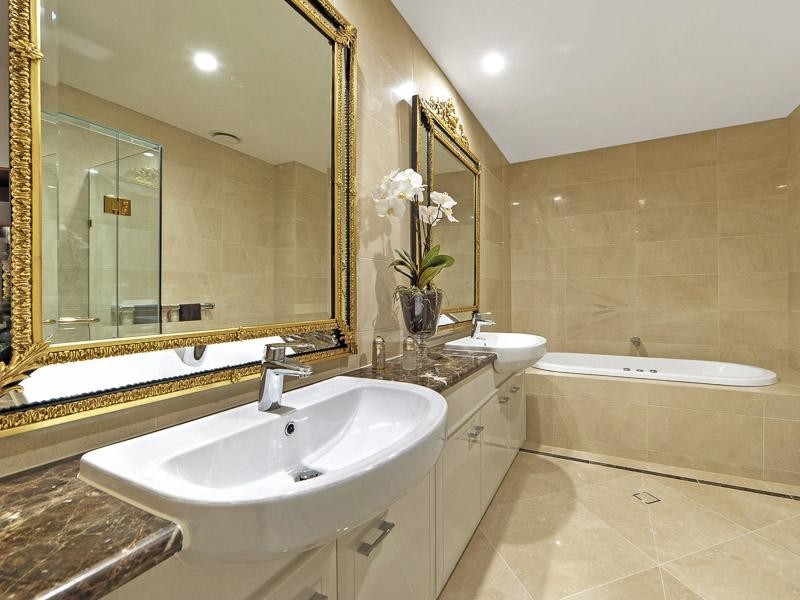 42-44 Brighton Parade, Southport QLD 4215