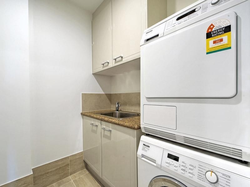 42-44 Brighton Parade, Southport QLD 4215
