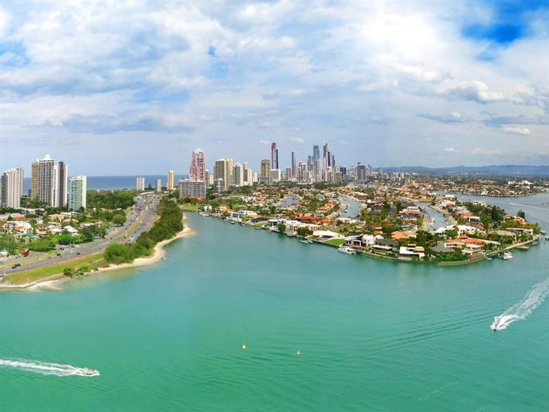 42-44 Brighton Parade, Southport QLD 4215