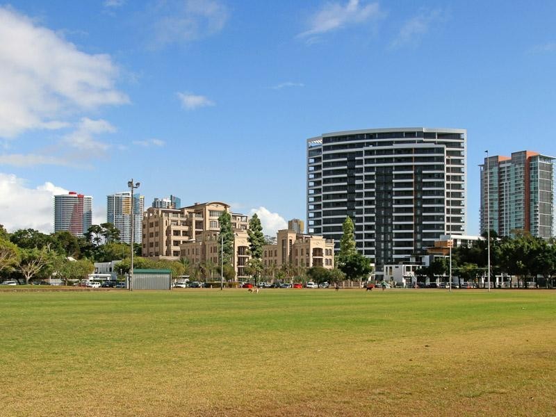 42-44 Brighton Parade, Southport QLD 4215
