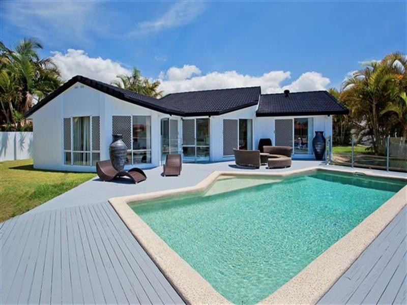 4 Greenwich Court, Runaway Bay QLD 4216