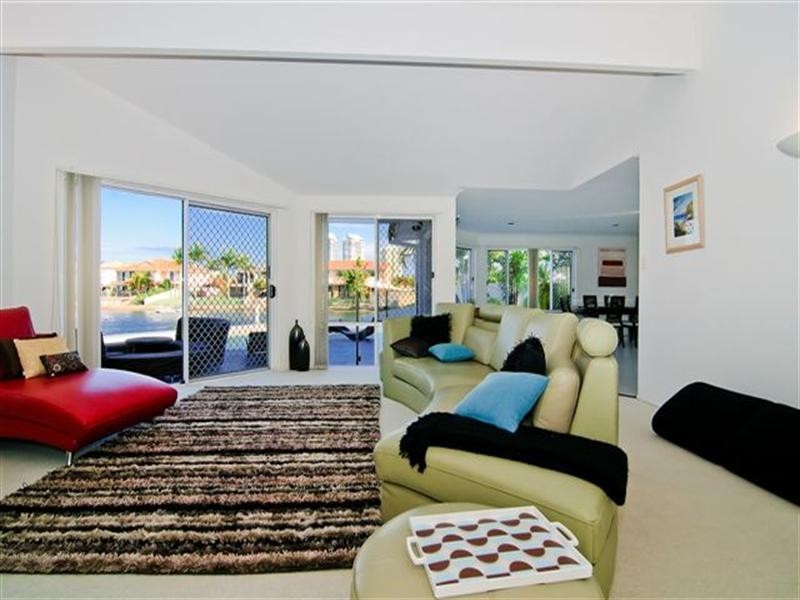 4 Greenwich Court, Runaway Bay QLD 4216