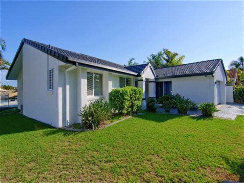 4 Greenwich Court, Runaway Bay QLD 4216