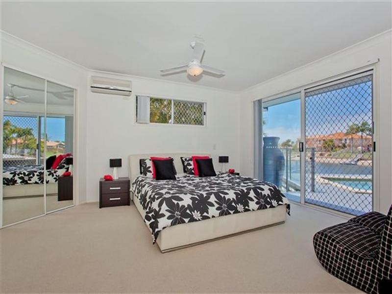 4 Greenwich Court, Runaway Bay QLD 4216