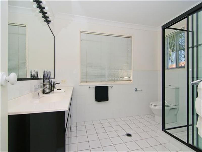 4 Greenwich Court, Runaway Bay QLD 4216