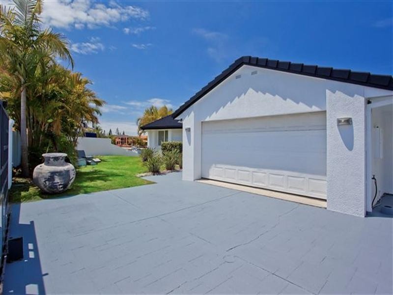 4 Greenwich Court, Runaway Bay QLD 4216