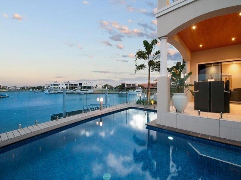 Sovereign Islands QLD 4216