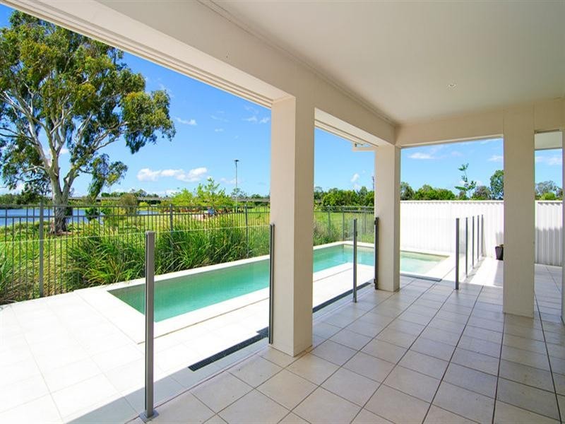 12 Fleetwood Court, Helensvale QLD 4212