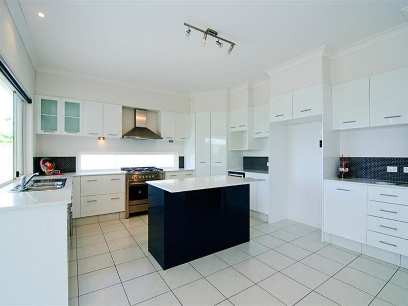 12 Fleetwood Court, Helensvale QLD 4212