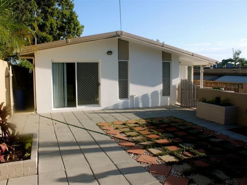 1/94 Imperial Parade, Labrador QLD 4215