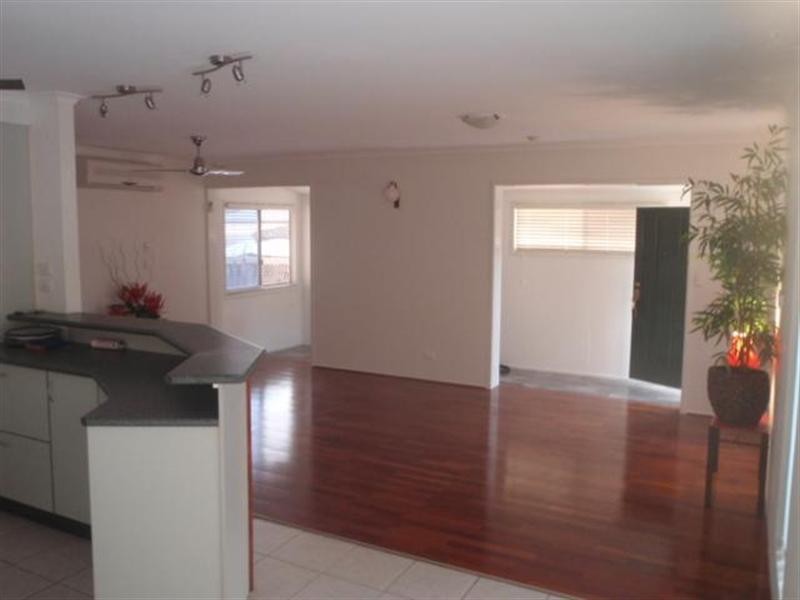 1/94 Imperial Parade, Labrador QLD 4215