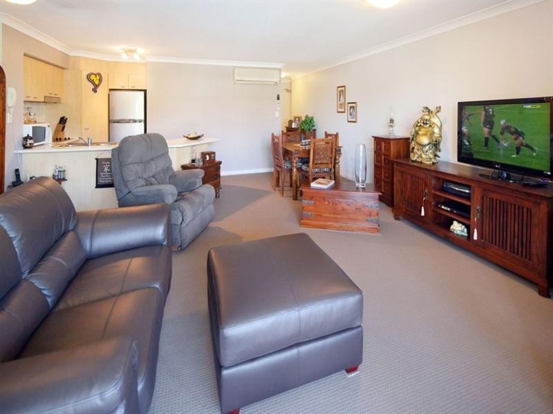 220/392 Marine Parade, Labrador QLD 4215