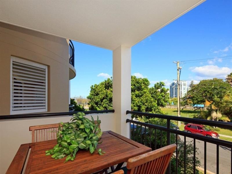 220/392 Marine Parade, Labrador QLD 4215