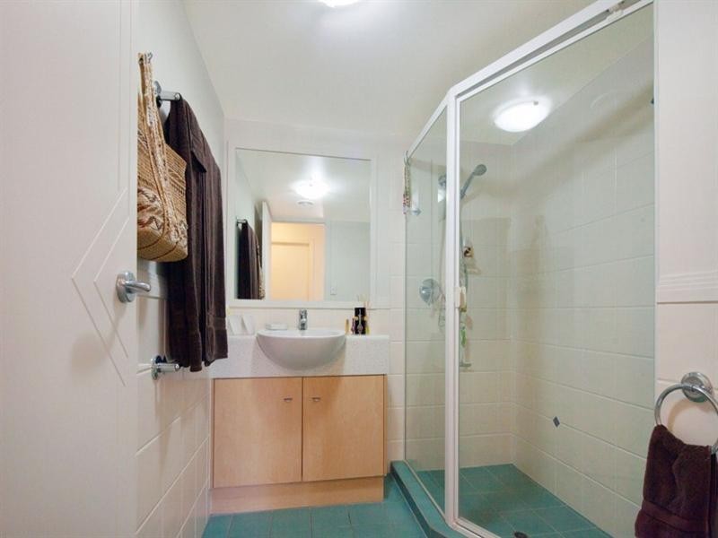 220/392 Marine Parade, Labrador QLD 4215