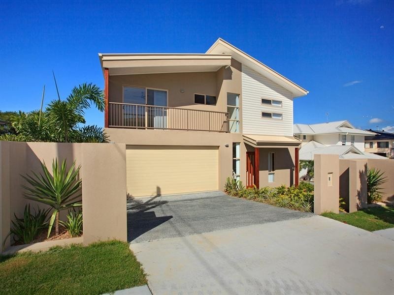 18 Fourth Avenue, Labrador QLD 4215