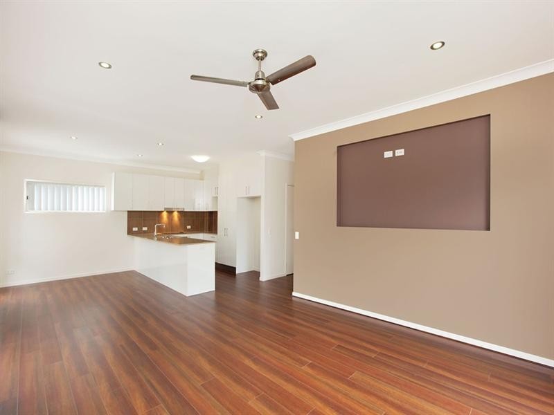 18 Fourth Avenue, Labrador QLD 4215