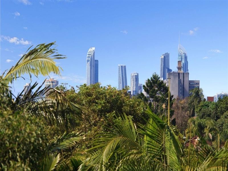 18 Fourth Avenue, Labrador QLD 4215