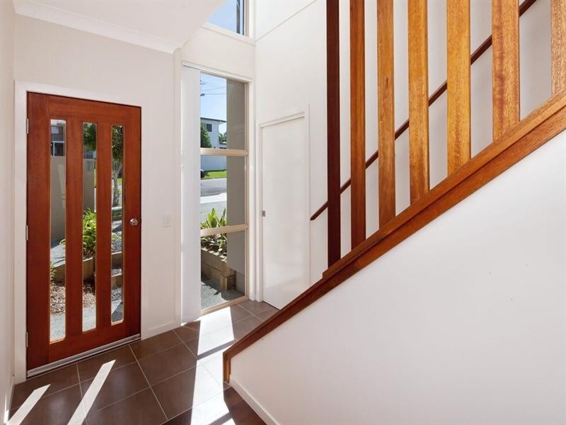 18 Fourth Avenue, Labrador QLD 4215