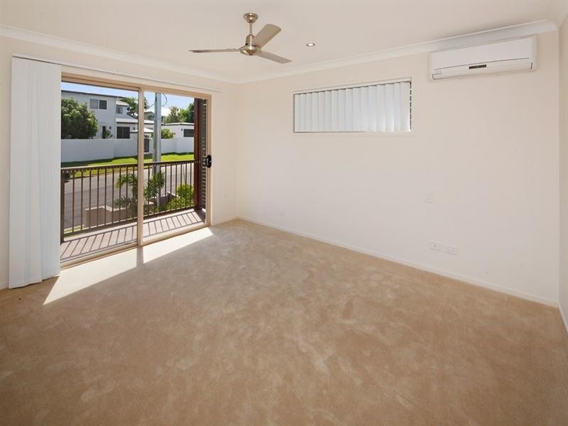 18 Fourth Avenue, Labrador QLD 4215
