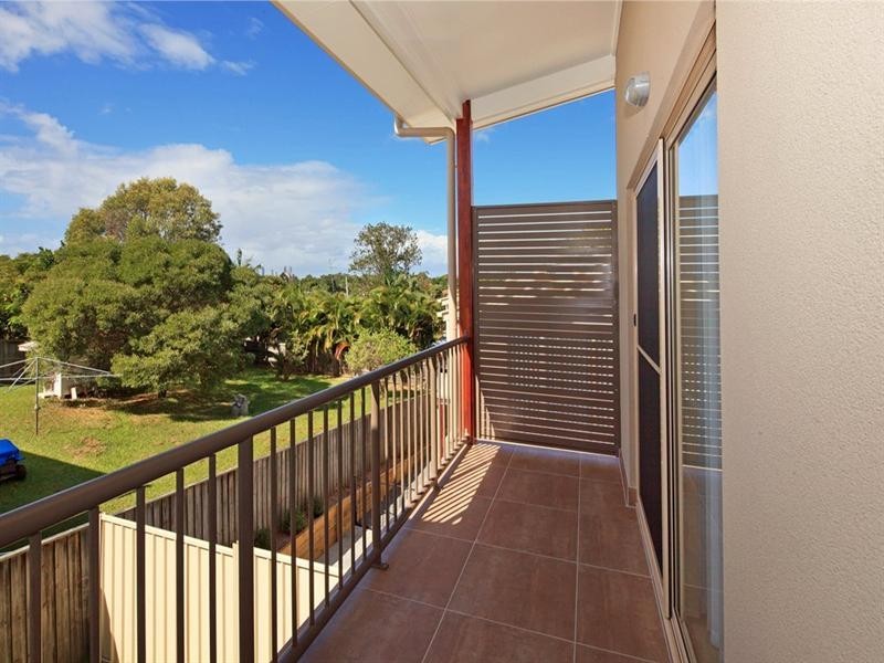 18 Fourth Avenue, Labrador QLD 4215